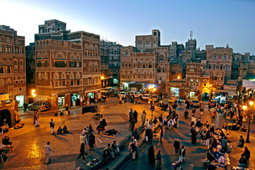 Fototapeta na wymiar Comercio de rua, cidade velha de Sanaa capital do Iemen