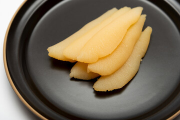 お皿に盛り付けた数の子