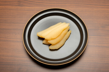 お皿に盛り付けた数の子