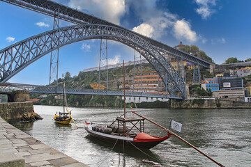 Le pont Maria Pia dans la ville de Porto au Portugal