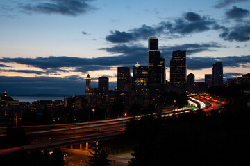 Fototapeta na wymiar Seattle Skyline - Dusk
