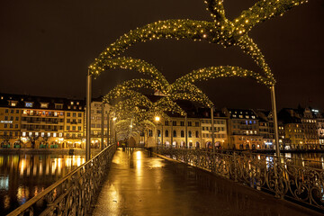 Weihnachtsbeleuchtung auf dem Rathaussteg n Luzern, Schweiz