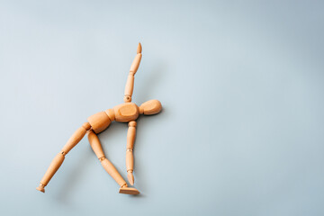 Wooden little men go in for sports