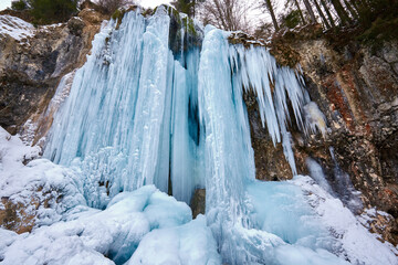 Obraz premium Frozen waterfall in the winter