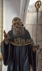 Statue de saint moine dans la cathédrale de Viana do Castelo, Portugal
