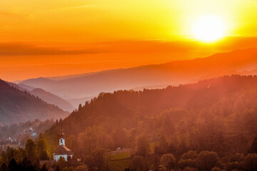 zachód słońca w Pieninach na południu Polski © Janusz Lipiński
