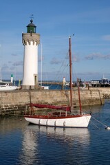 Voilier amarré à Port-Haliguen dans le Morbihan