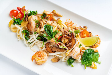 noodles with shrimps and mussels