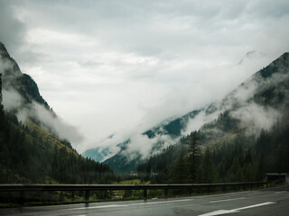 Wolken in den Tiroler Alpen