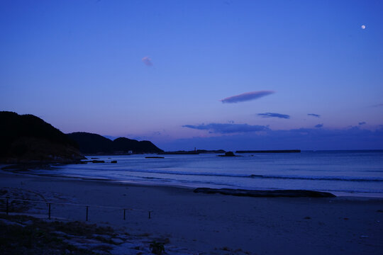  Kumano Beach at dusk in Tanegashima, Kagoshima, Japan - 鹿児島県 種子島 熊野海水浴場の夕暮れ - Powered by Adobe