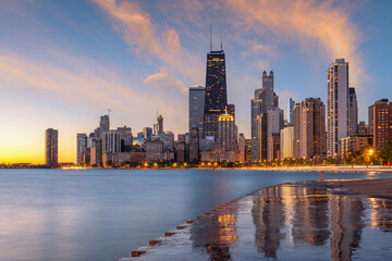 Chicago Skyline in Lake Michigan - obrazy, fototapety, plakaty