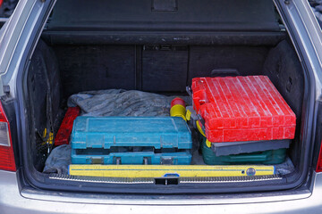 Work tools in trunk © tatabrada