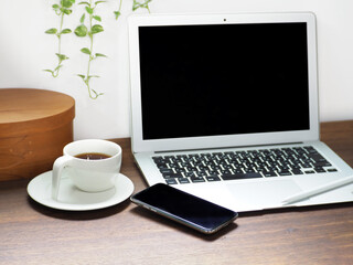 パソコン　スマホ　ノートパソコン　pc　スマートフォン　ビジネス 　カフェ