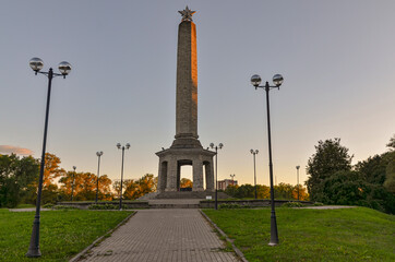 Obelisk of Glory on the rampart of Velikolukskaya fortress in Velikiye Luki, Pskov region, Russia - obrazy, fototapety, plakaty