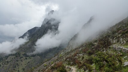 Fototapeta na wymiar Wolken auf dem Đerinski Vrh in Kotor