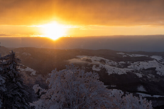 Belchen im Schwarzwald im Winter Sonnenaufgang