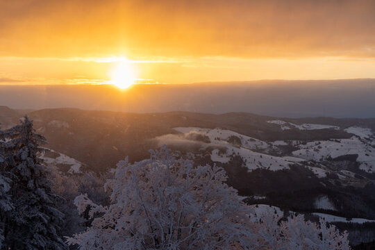 Belchen im Schwarzwald im Winter Sonnenaufgang