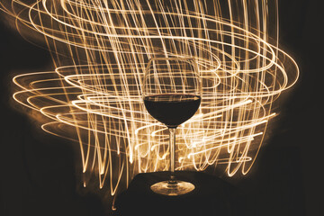 Fototapeta na wymiar Ein Glas Wein mit Lichterspiel, Feuerwerk, Happy New Year 2020 2021 Spezial Effekt, Silvester Grußkarte