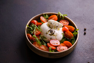 buratta with tomatoes