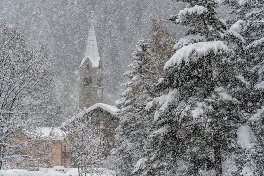 Copiosa, abbondante nevicata a Gressoney Saint Jean