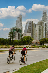 Par de ciclistas