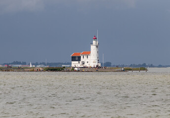 Fototapeta na wymiar marken lighthouse ijsselmeer