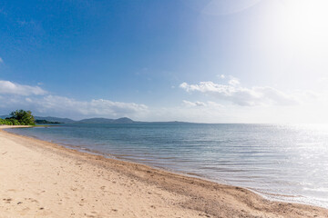 Fototapeta na wymiar 石垣島の砂浜と太陽