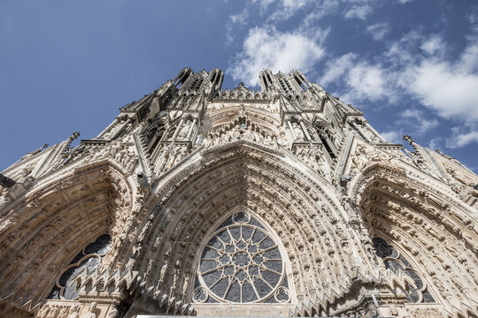 Hauptportal der gotischen Kathedrale von Reims, Frankreich