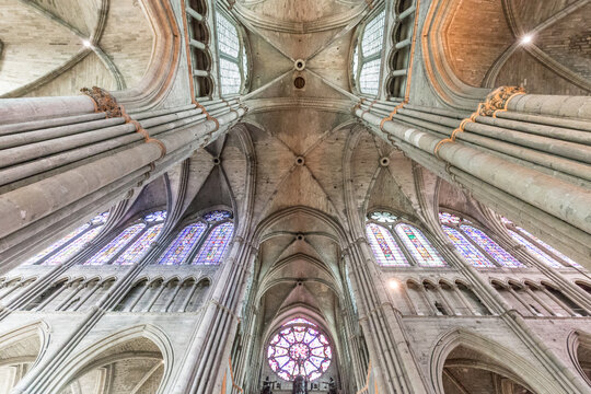 Innenraum der gotischen Kathedrale von Reims, Frankreich