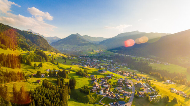 Sonniger Blick ins Kleinwalsertal Riezlern