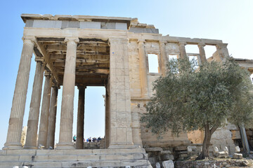 Vista de los principales monumentos y sitios de Atenas (Grecia). Acrópolis. Templo de Atenea (Athena) o Erecteion (Erechtheion). Las Cariátides (Caryatids)