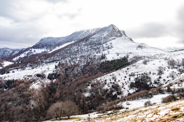 Subida al Ernio con nieve nevado