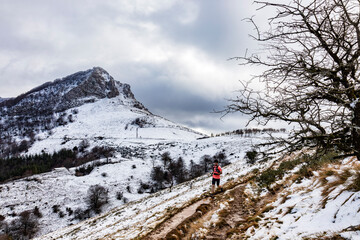 Subida al Ernio con nieve nevado