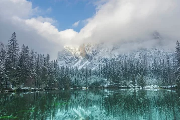 Papier Peint photo Lavable Forêt dans le brouillard Amazing winter landscape with snowy mountains and clear waters of Green lake (Gruner see), famous tourist destination in Styria region, Austria