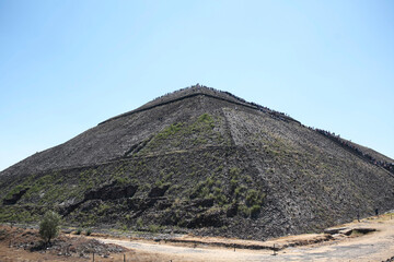 Fototapeta na wymiar archaeological zone of teotihuacan mexico