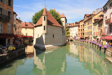Fototapeta na wymiar The beautiful city of Annecy, the Venice of the Alps in France 