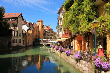 Fototapeta na wymiar The beautiful city of Annecy, the Venice of the Alps in France 