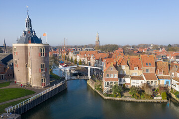 Obraz premium Overview drone photo of the harbor of historic Enkhuizen with the dromedary tower and a white drawbridge