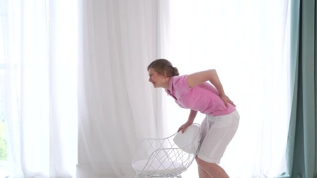 woman felt back pain at home