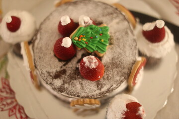 Fototapeta na wymiar Christmas Cake with strawberries and cookies