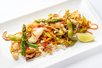 noodle with chicken and vegetables
