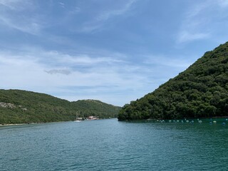 Fototapeta na wymiar Limski Kanal Fjord zwischen Rovinj und Vrsar Istrien Kroatien Adria Mittelmeer - Altstadt mit Gassen im Sommer