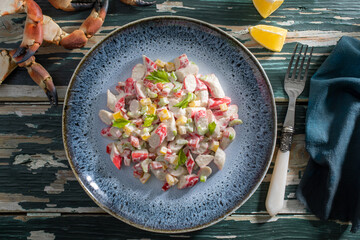 insalata con granchio e verdure fresche