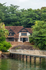Obraz premium the Chek Jawa Visitor Centre (House No. 1) and Trestle bridge in Pulau Ubin Island Singapore. was built in the 1930s as a holiday retreat for the Chief Surveyor of Singapore, Landon Williams. 