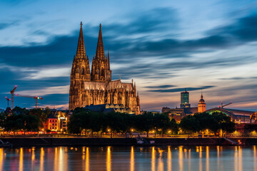 Obraz premium Cologne Cathedral at the blue hour, Germany.