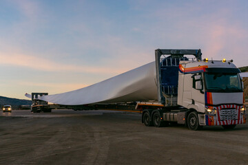 Special transport of blades for wind turbines, truck transporting a wind turbine blade that due to its large size requires a special adapted semi-trailer and accompanying vehicles (or galibos) for saf