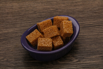 Cane sugar cubs in the bowl