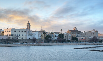 Obraz premium Cityscape of Bari, Italy at sunset with Basilica of San Nicola and Romanesque Cathedral. Bari, Puglia, Italia. Seafront city view from marina. Apulia region