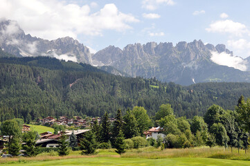 Fototapeta na wymiar Ellmau am wilden Kaiser in Tirol, Bergdoktor, Alpen