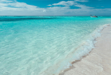 Fototapeta na wymiar Boat trip to a pristine Caribbean beach with turquoise waters